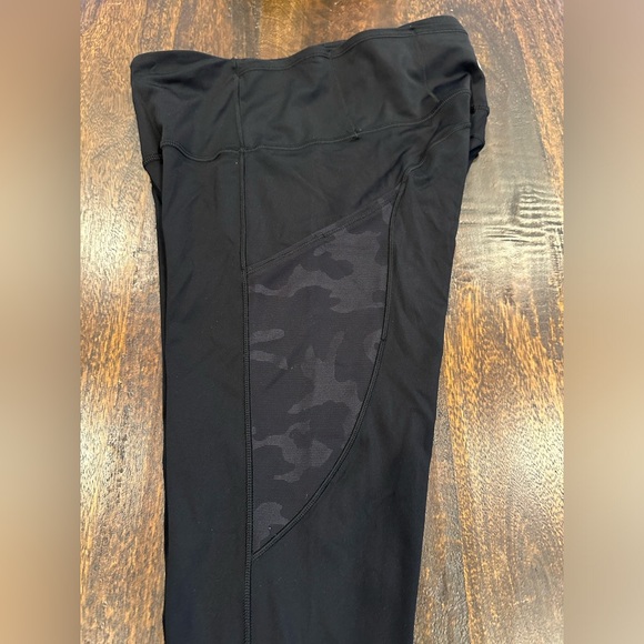 Lululemon black leggings with camo mesh detail - Picture 4 of 16